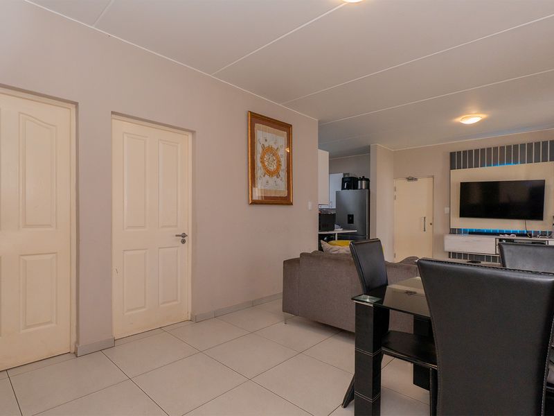 Spacious 3 Bedroom Ground Floor Apartment in Secure Nimbati Estate - Photo 5
