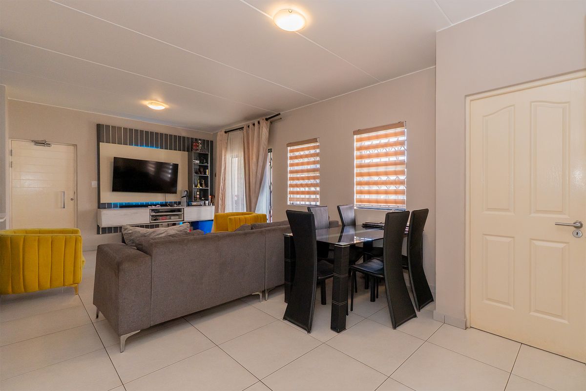 Spacious 3 Bedroom Ground Floor Apartment in Secure Nimbati Estate - Photo 4