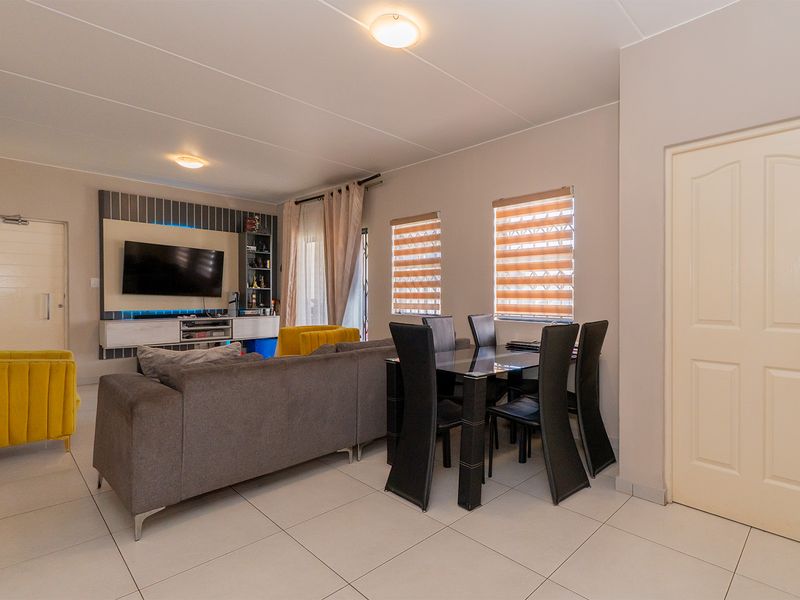 Spacious 3 Bedroom Ground Floor Apartment in Secure Nimbati Estate - Photo 4