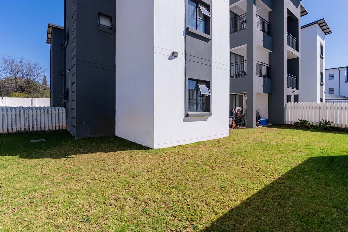 Spacious 3 Bedroom Ground Floor Apartment in Secure Nimbati Estate - Photo 2