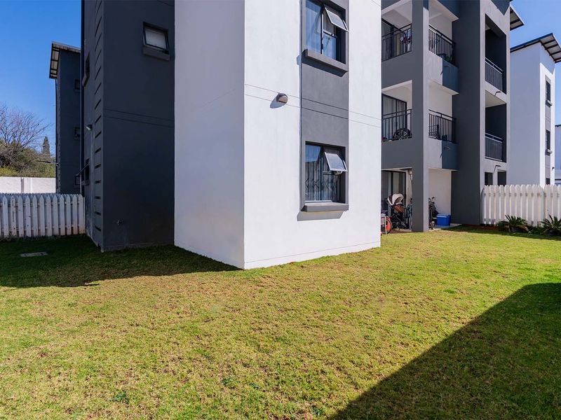 Spacious 3 Bedroom Ground Floor Apartment in Secure Nimbati Estate - Photo 2