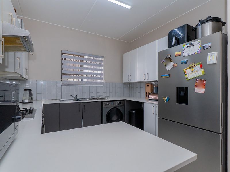 Spacious 3 Bedroom Ground Floor Apartment in Secure Nimbati Estate - Photo 8