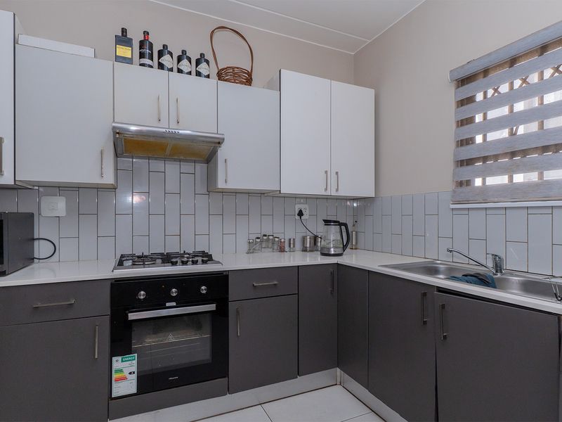Spacious 3 Bedroom Ground Floor Apartment in Secure Nimbati Estate - Photo 9