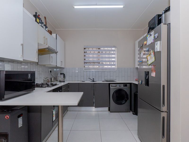 Spacious 3 Bedroom Ground Floor Apartment in Secure Nimbati Estate - Photo 7