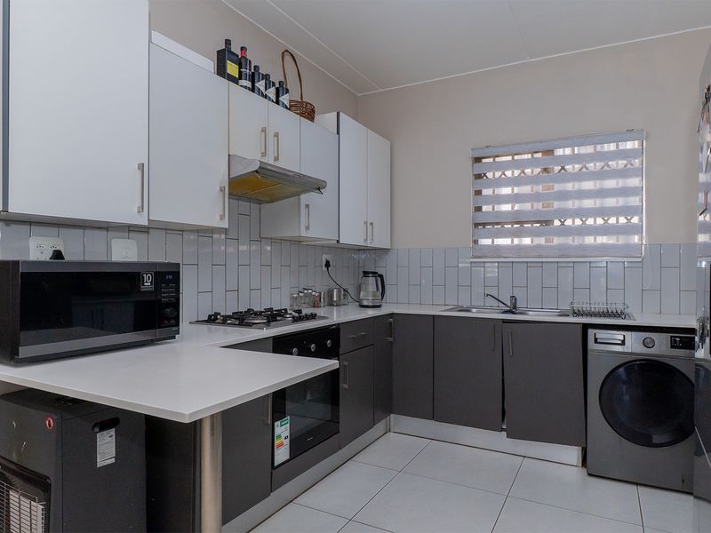 Spacious 3 Bedroom Ground Floor Apartment in Secure Nimbati Estate - Photo 6