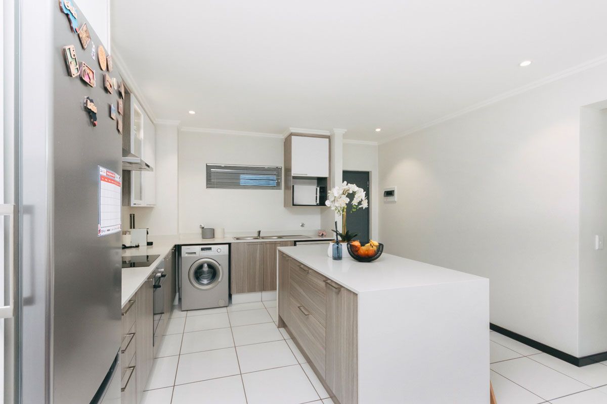 Three bedroom unit in Beverley, with double garage - Photo 5