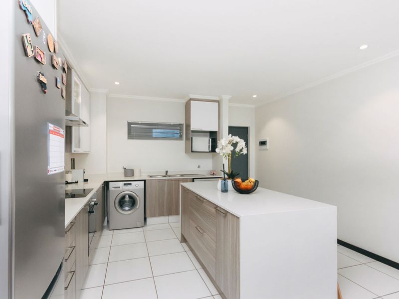 Three bedroom unit in Beverley, with double garage - Photo 5