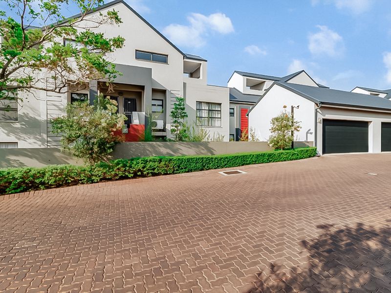Three bedroom unit in Beverley, with double garage - Photo 1