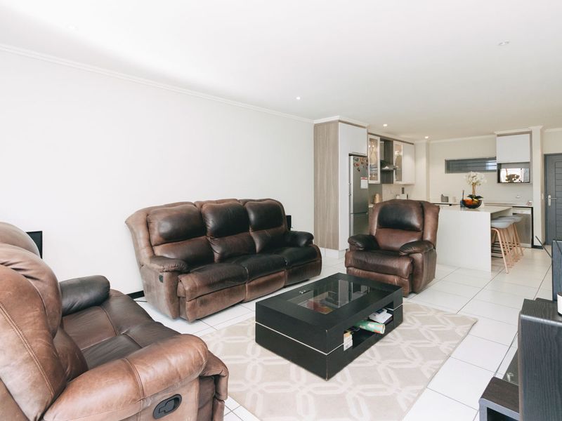 Three bedroom unit in Beverley, with double garage - Photo 7