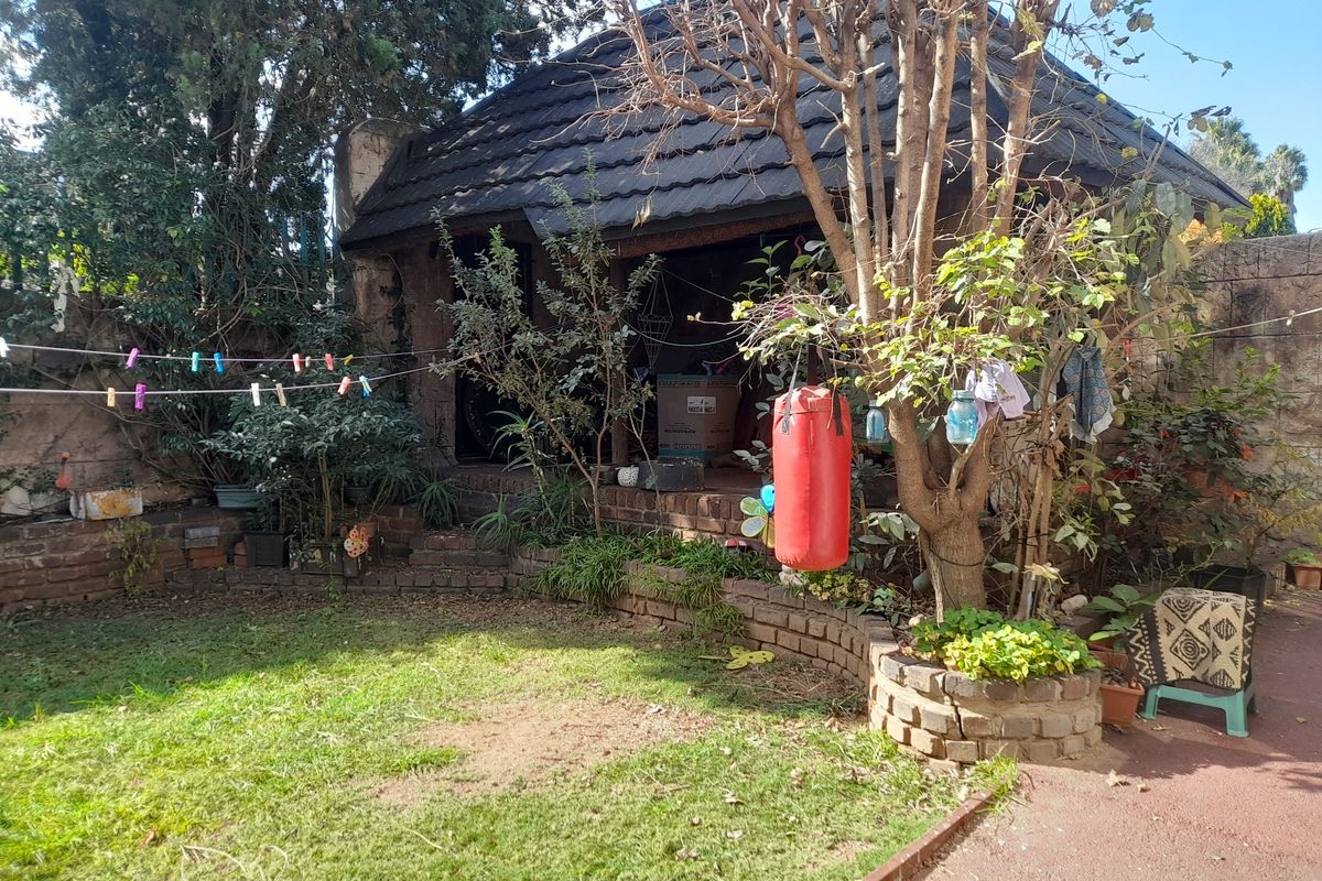3 Bedroom Duplex Cluster for sale in Mondeor - Photo 3