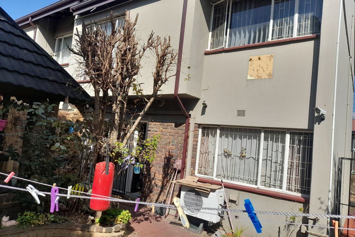 3 Bedroom Duplex Cluster for sale in Mondeor - Photo 2
