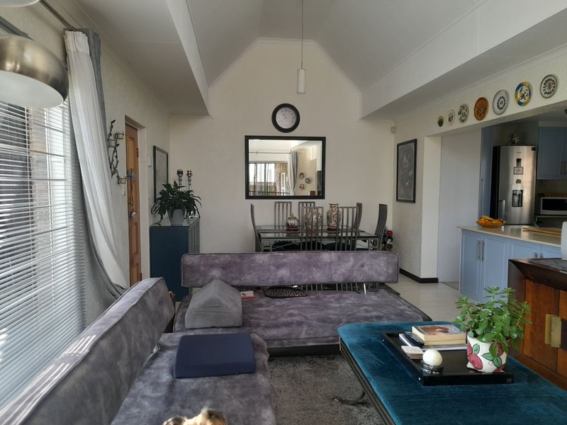 Stunning Modern 2 Bedroom Sectional Cluster for sale in Oakdene - Photo 8