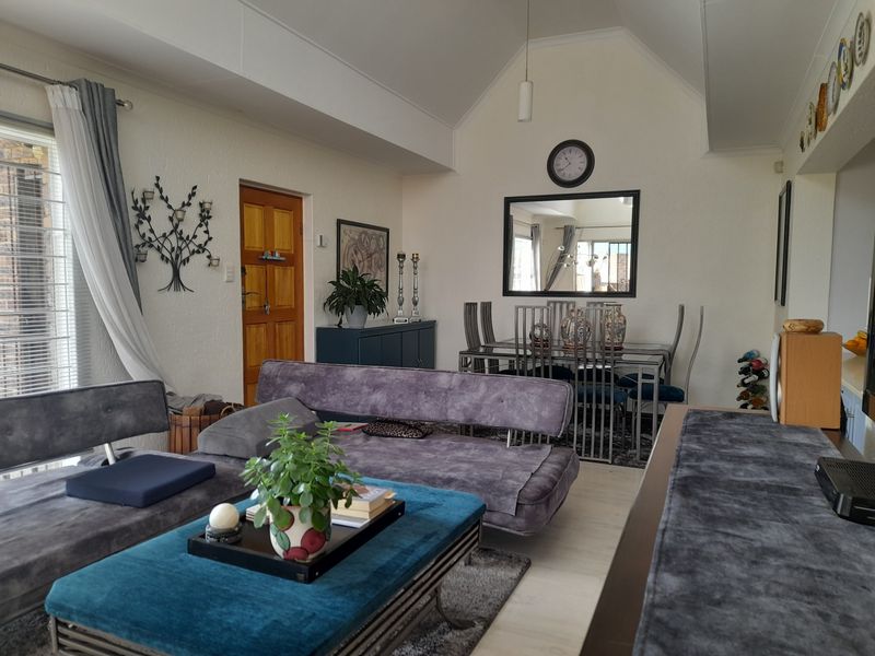 Stunning Modern 2 Bedroom Sectional Cluster for sale in Oakdene - Photo 7