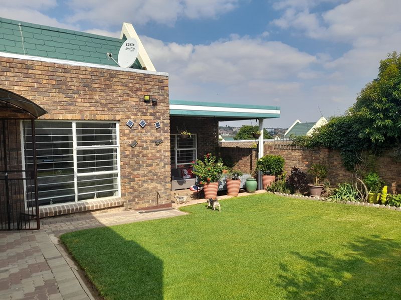 Stunning Modern 2 Bedroom Sectional Cluster for sale in Oakdene - Photo 3