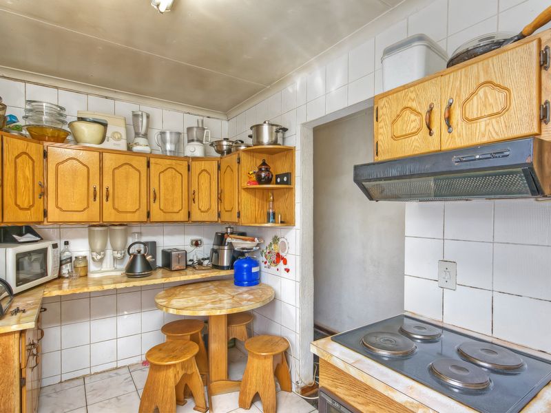 Spacious family home on a large stand - Photo 10