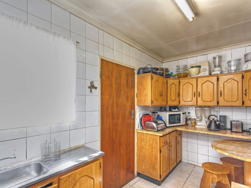 Spacious family home on a large stand - Photo 9