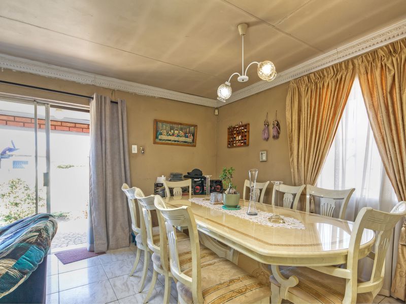 Spacious family home on a large stand - Photo 7