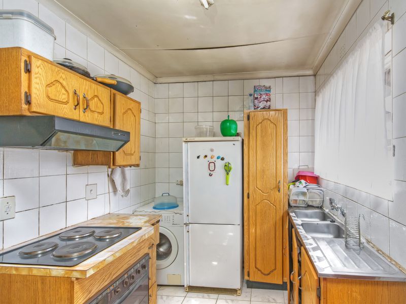 Spacious family home on a large stand - Photo 8