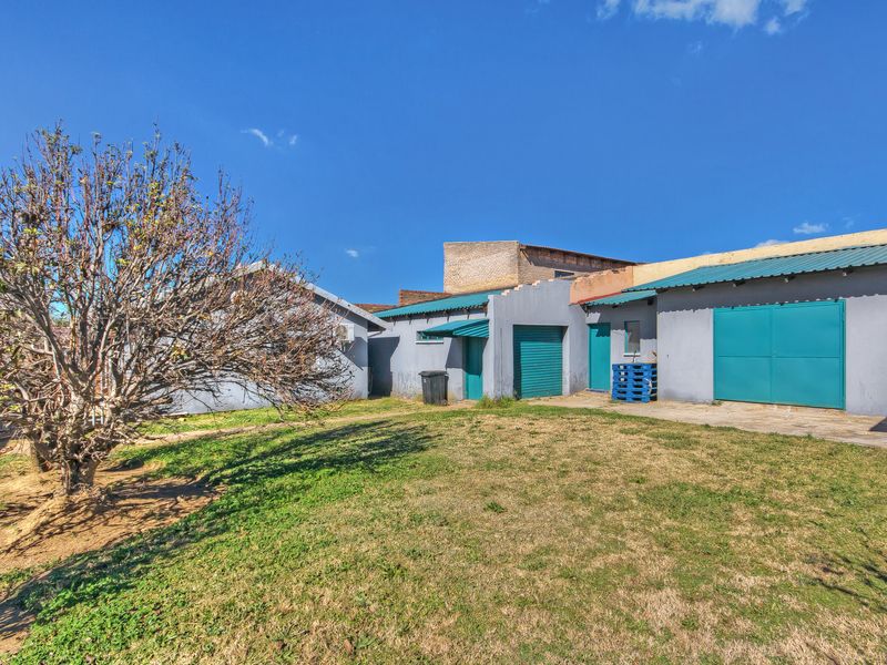 Spacious family home on a large stand - Photo 3