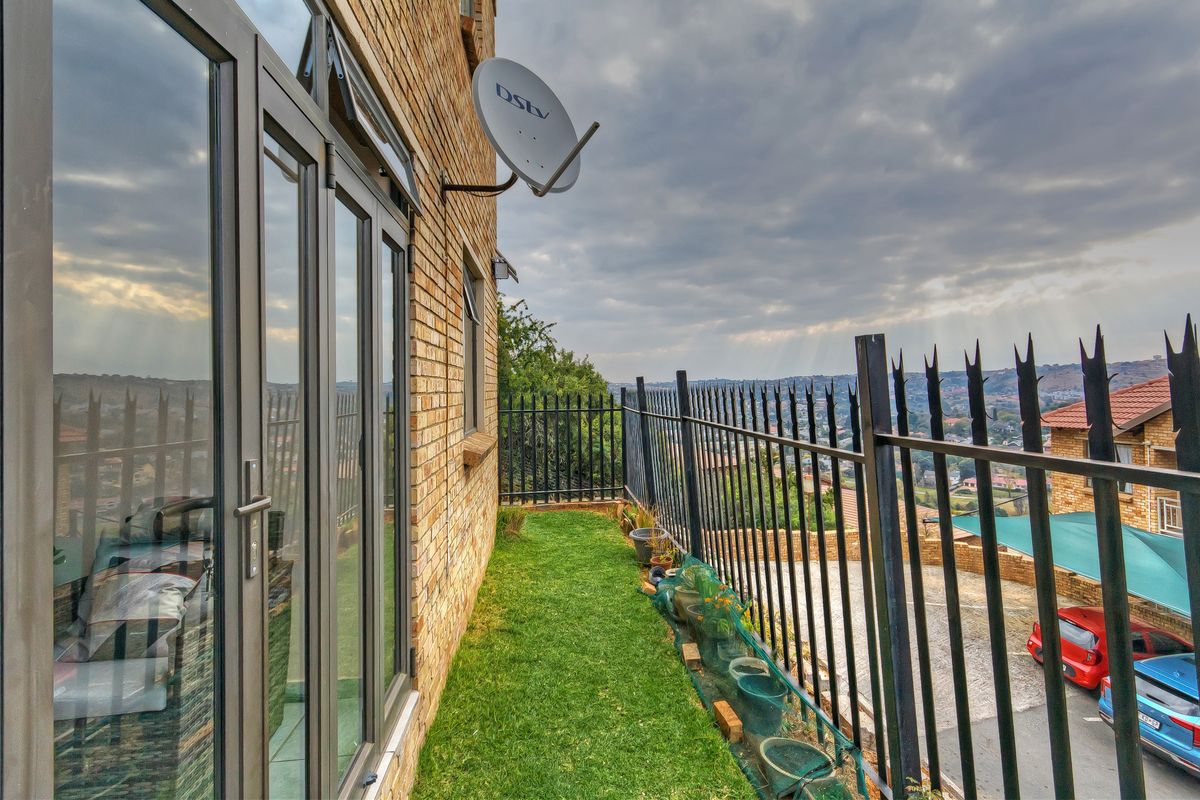 Stunning Modern Ground floor unit for sale in Winchester Hills - Photo 5