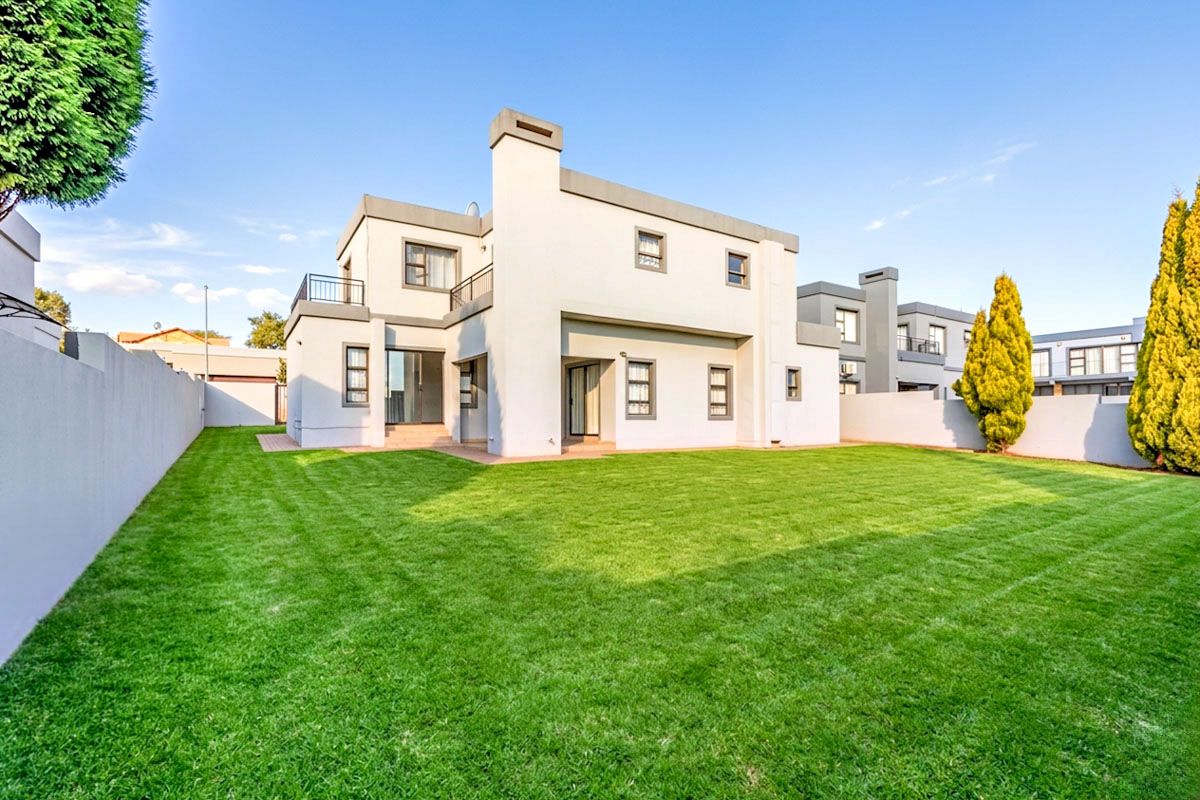 4 Bedroom 3.5 Bathroom Freehold property for sale in Midrand - Photo 5