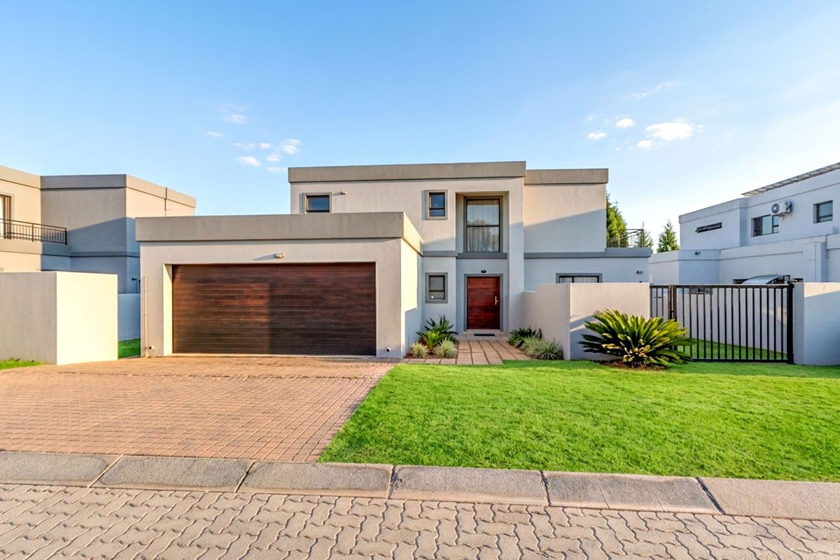 4 Bedroom 3.5 Bathroom Freehold property for sale in Midrand - Photo 2