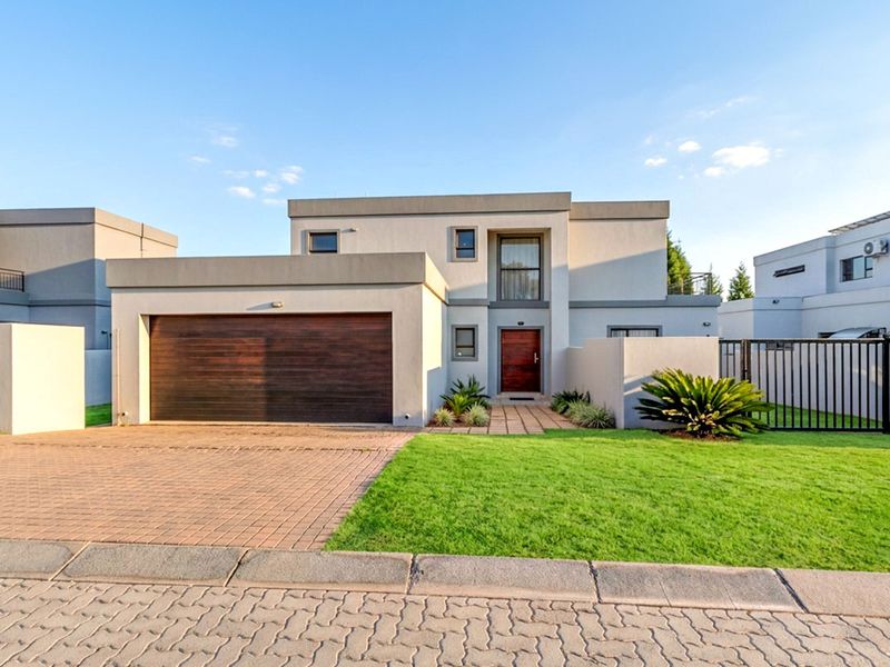 4 Bedroom 3.5 Bathroom Freehold property for sale in Midrand - Photo 2