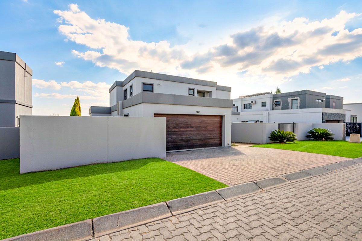 4 Bedroom 3.5 Bathroom Freehold property for sale in Midrand - Photo 3