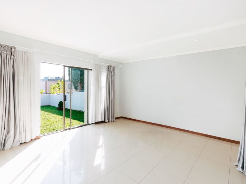 4 Bedroom 3.5 Bathroom Freehold property for sale in Midrand - Photo 6