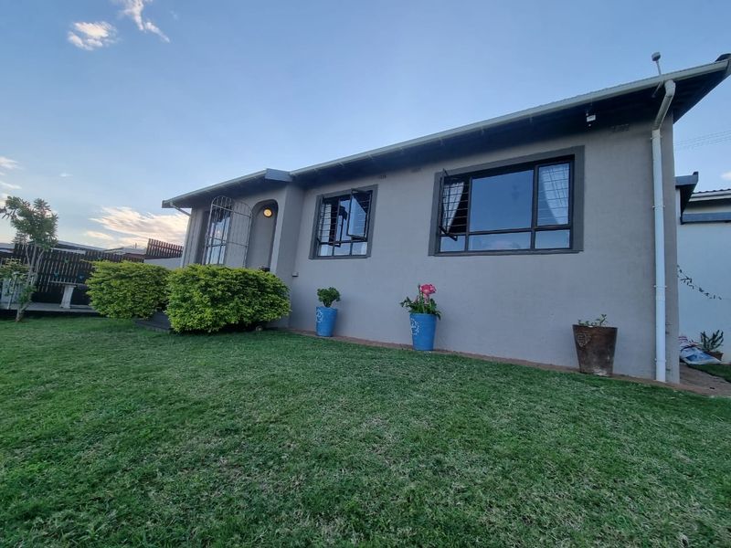 Charming Home with Cottage and Sea Views - Photo 3