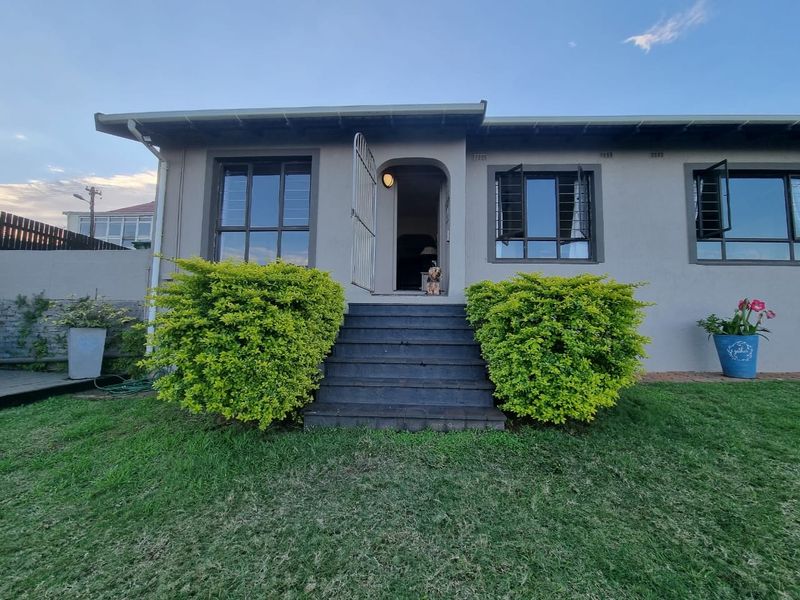 Charming Home with Cottage and Sea Views - Photo 1