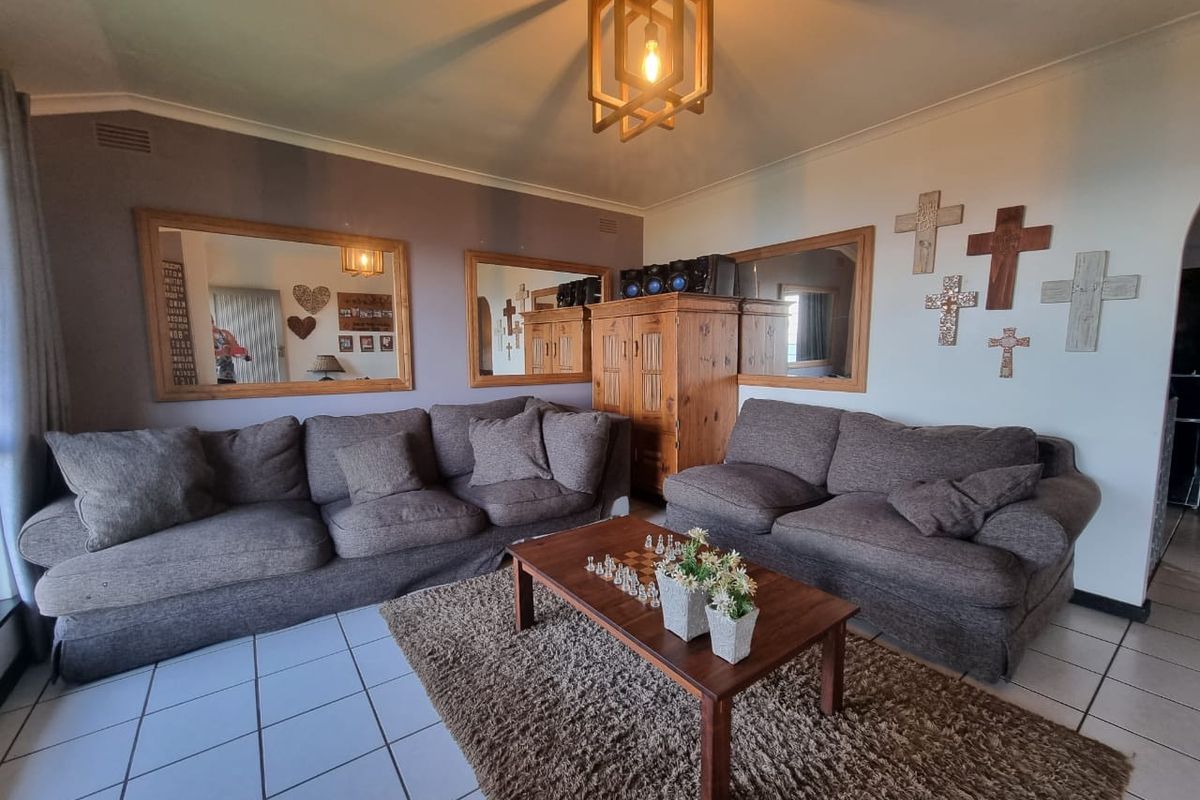 Charming Home with Cottage and Sea Views - Photo 4