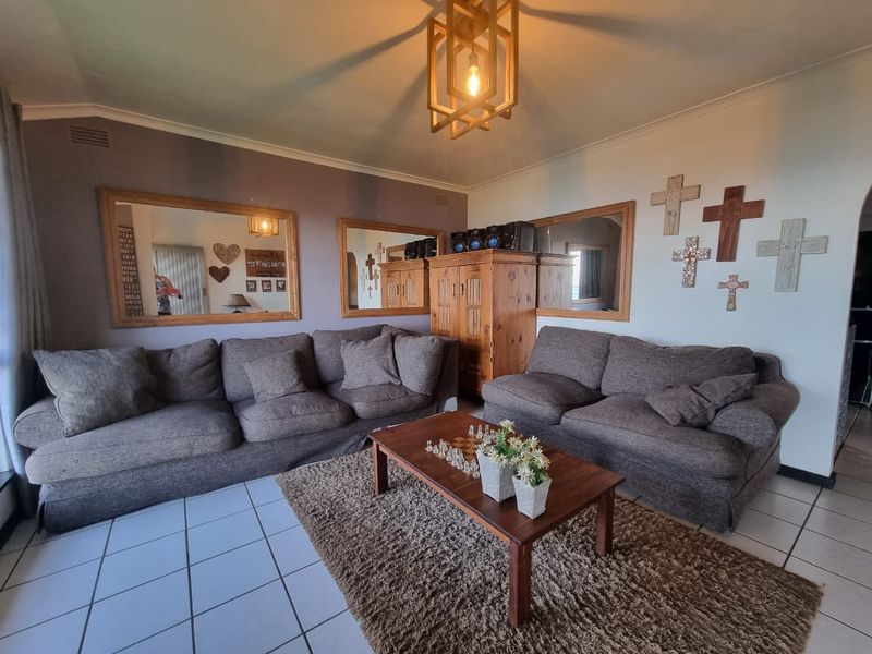Charming Home with Cottage and Sea Views - Photo 4