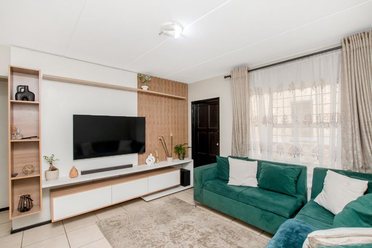 2 bedroom, 2 bathroom home - Photo 5