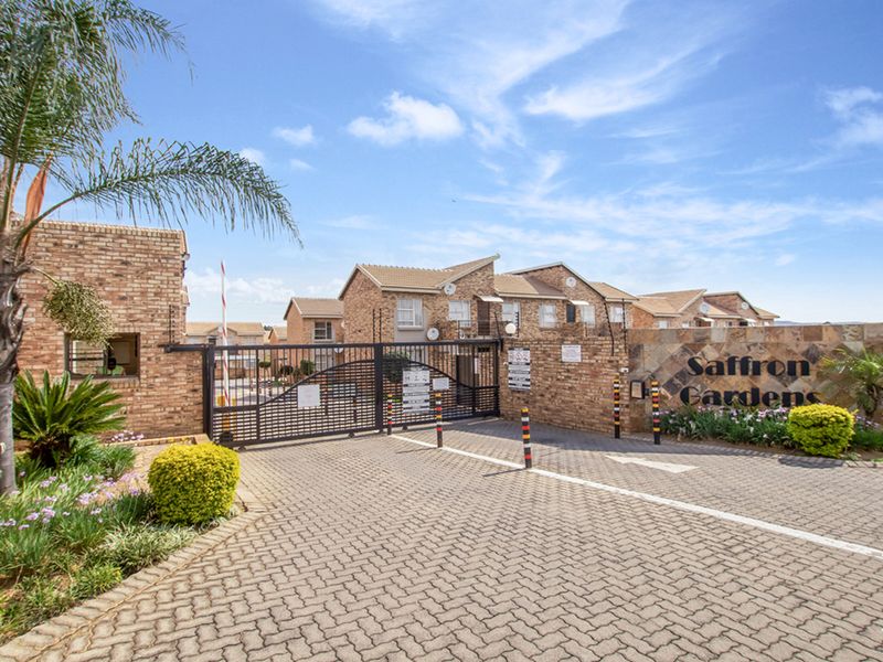 2 bedroom, 2 bathroom home - Photo 1