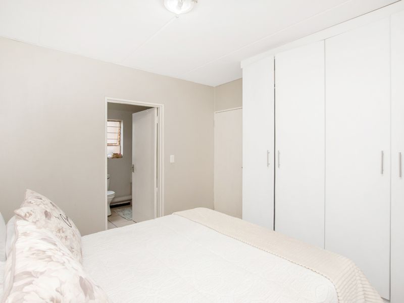2 bedroom, 2 bathroom home - Photo 10
