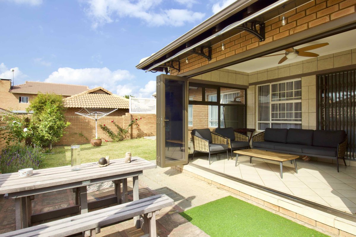 4 Bedroom townhouse in Paramount estate - Photo 2
