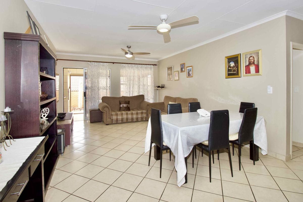 4 Bedroom townhouse in Paramount estate - Photo 4