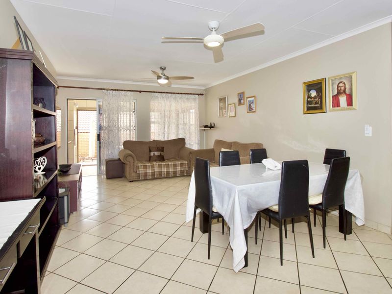 4 Bedroom townhouse in Paramount estate - Photo 4