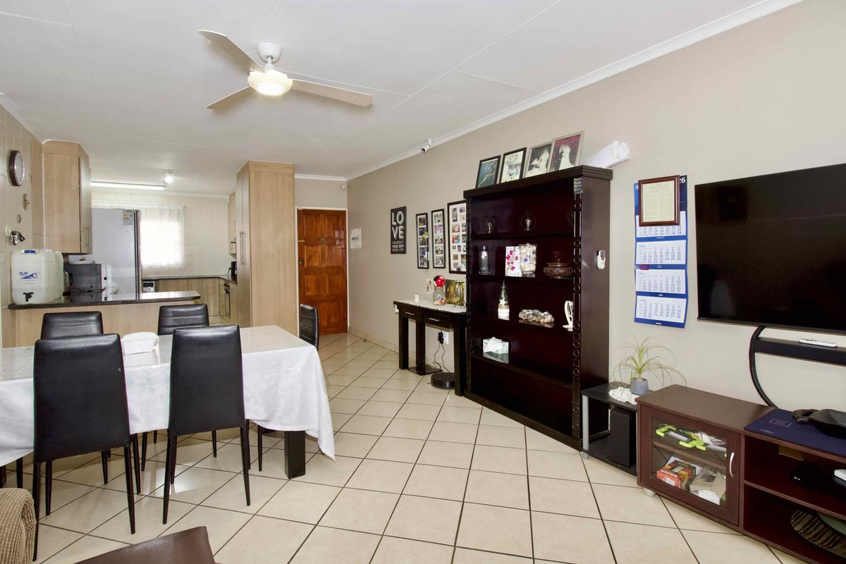 4 Bedroom townhouse in Paramount estate - Photo 5