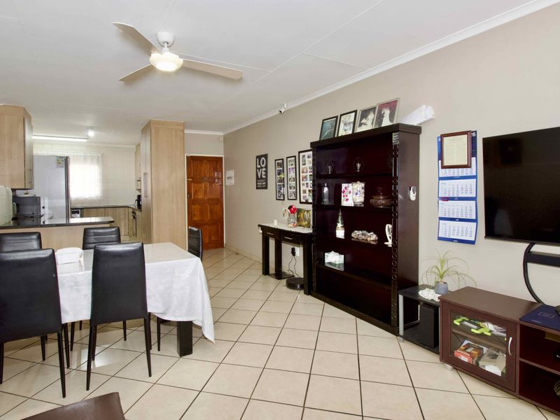 4 Bedroom townhouse in Paramount estate - Photo 5