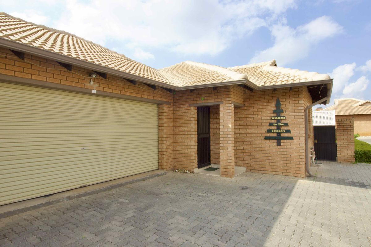 4 Bedroom townhouse in Paramount estate - Photo 3