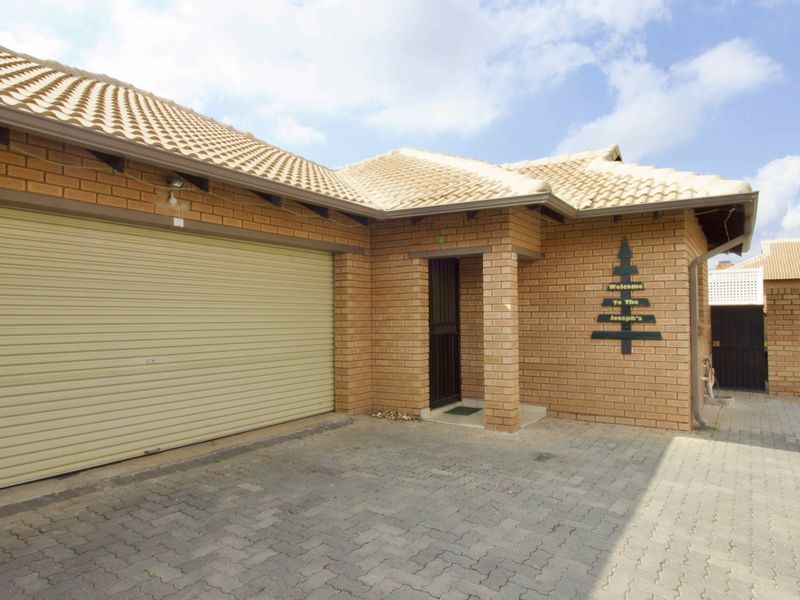 4 Bedroom townhouse in Paramount estate - Photo 3