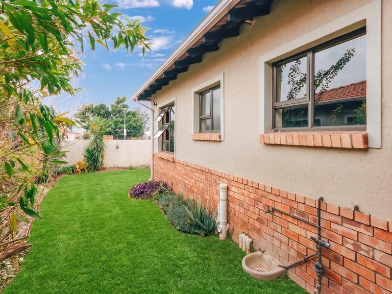 3 BEDROOM, 2 BATHROOM HOME FOR SALE IN MIDRAND - Photo 3