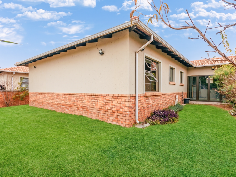 3 BEDROOM, 2 BATHROOM HOME FOR SALE IN MIDRAND - Photo 4