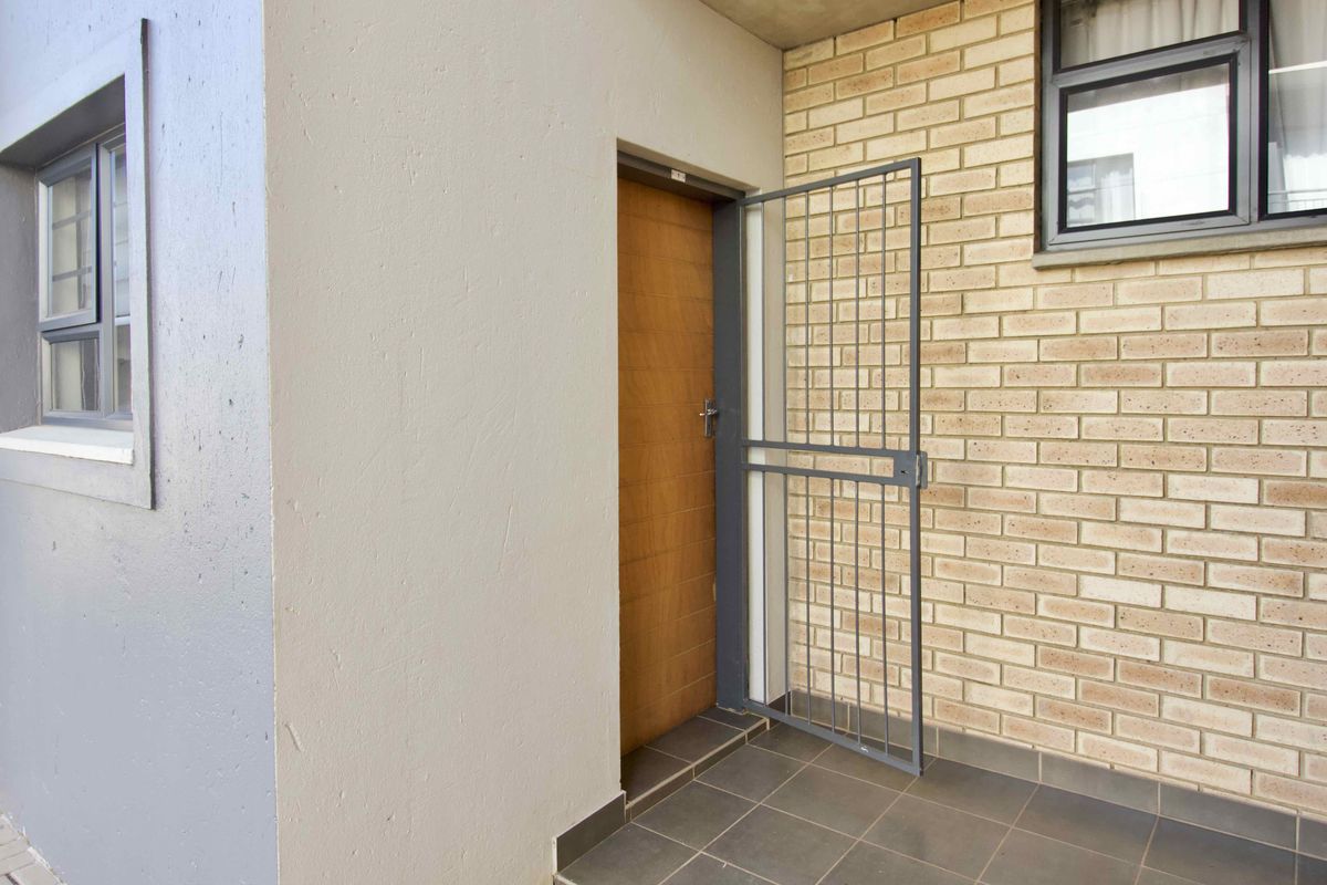 Modern 2-Bedroom Apartment in the Popular True North Estate - Photo 2