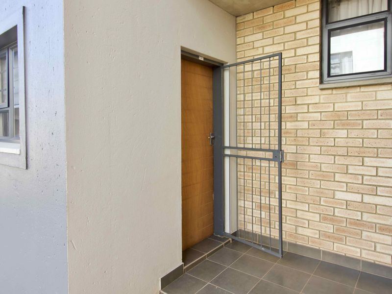 Modern 2-Bedroom Apartment in the Popular True North Estate - Photo 2