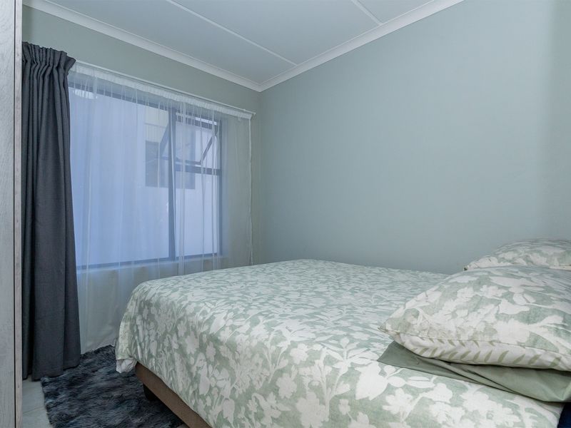 Stylish 2-Bedroom Apartment Offering Convenience and Comfort - Photo 9