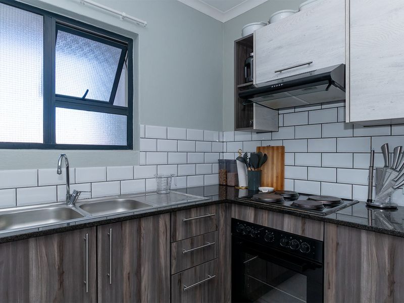 Stylish 2-Bedroom Apartment Offering Convenience and Comfort - Photo 7