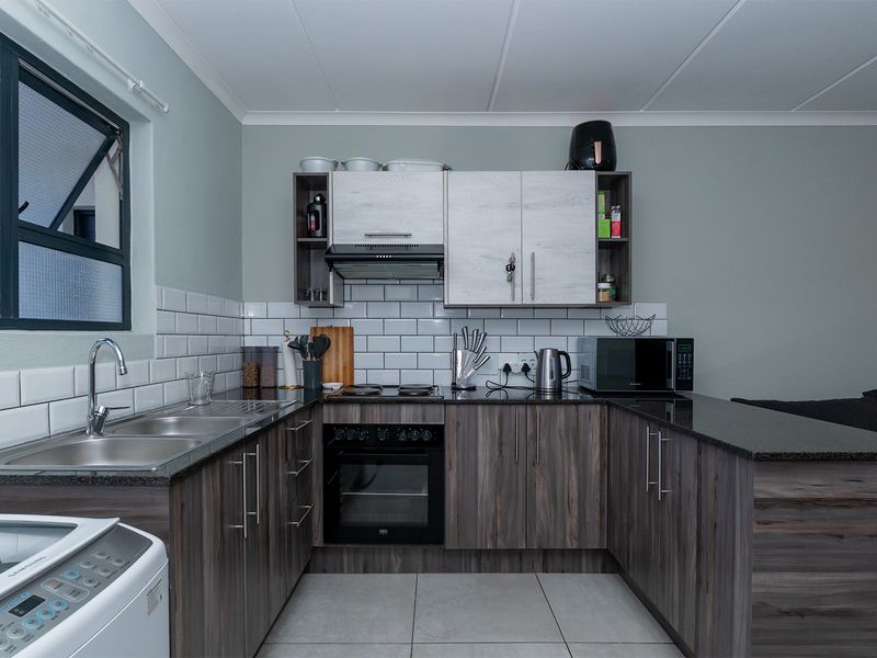 Stylish 2-Bedroom Apartment Offering Convenience and Comfort - Photo 6